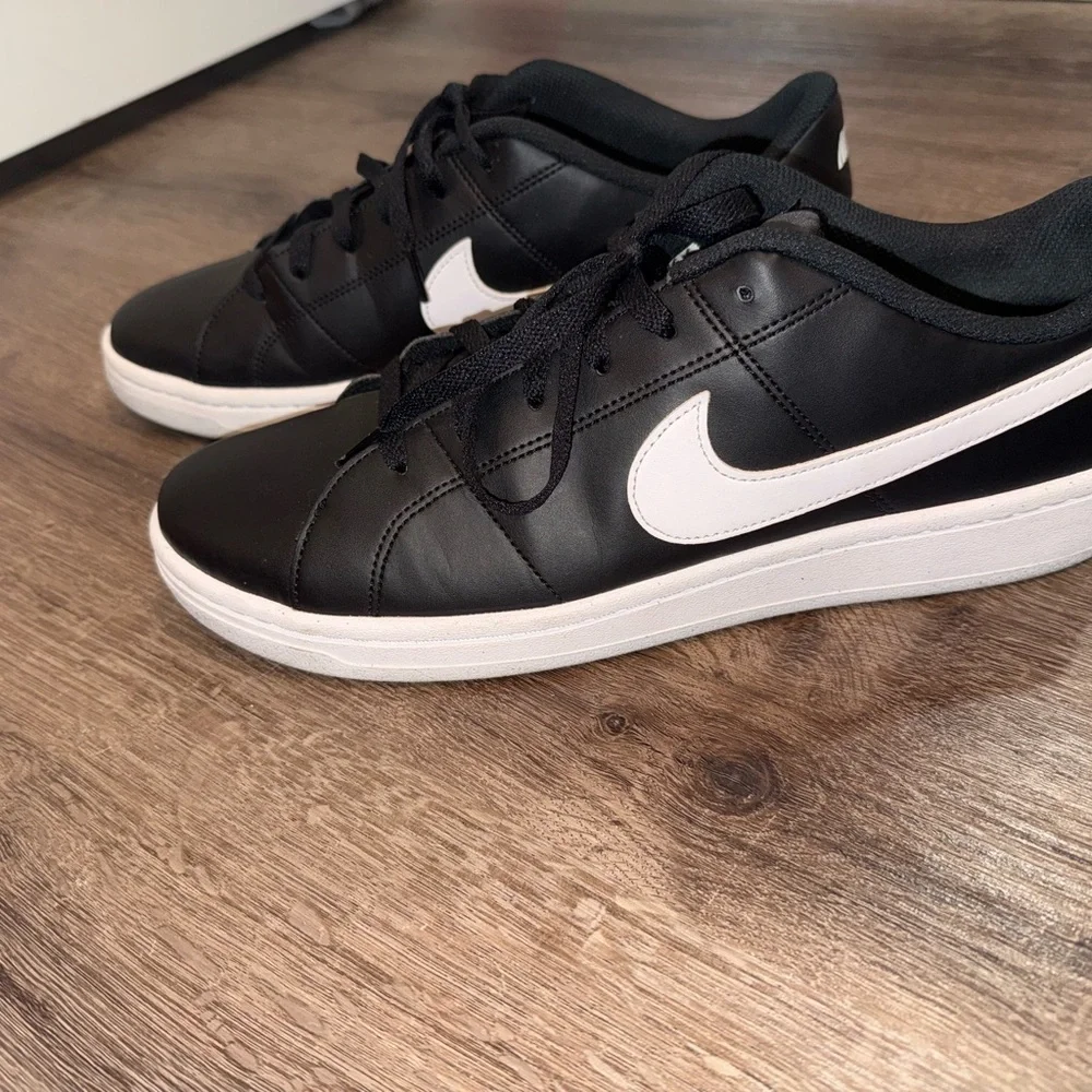 Nike Men's Black and White Casual Sneakers size 11